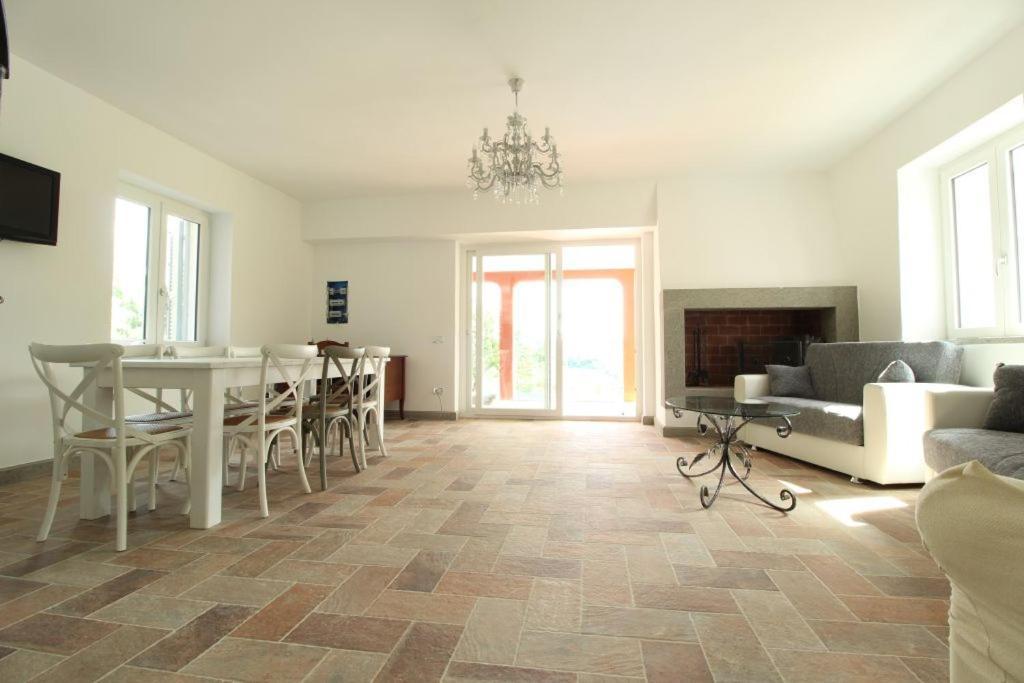 Luxury Villa Arianna Tarano Exterior foto